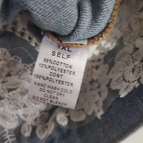 NWT!! DAVI & DANI Denim & Lace Jacket. Size 1XL - Picture 10 of 10
